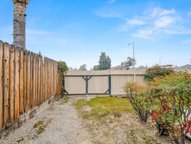 8020 N Angus Street, Fresno, CA 93720