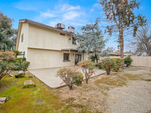 8020 N Angus Street, Fresno, CA 93720