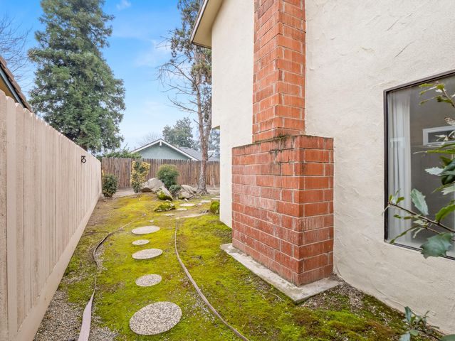 8020 N Angus Street, Fresno, CA 93720