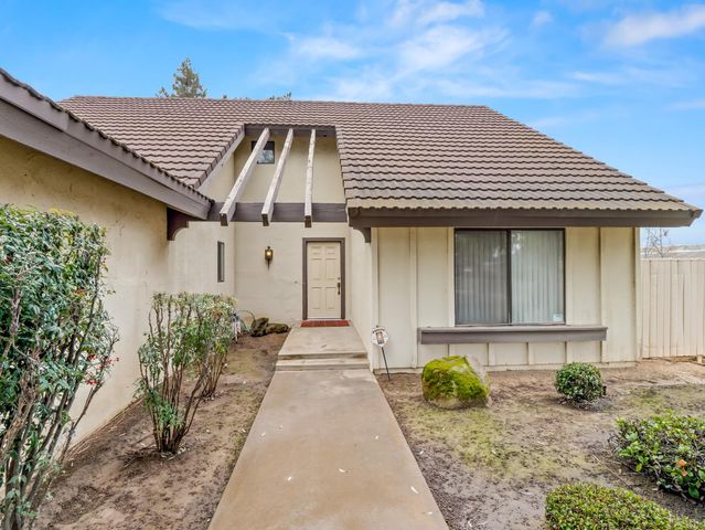 8020 N Angus Street, Fresno, CA 93720