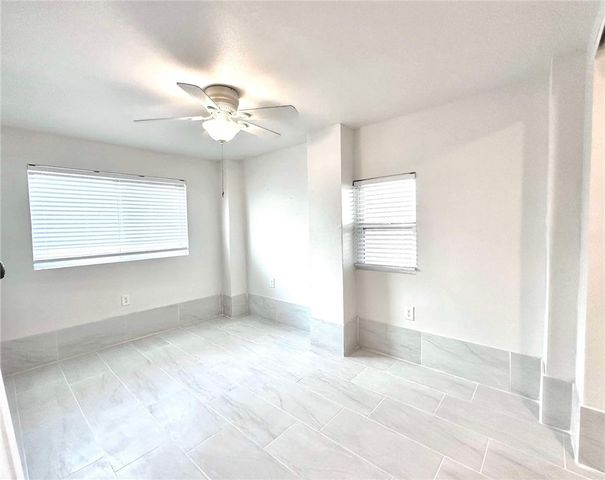 417 W Avenue A, Port Aransas, TX 78373