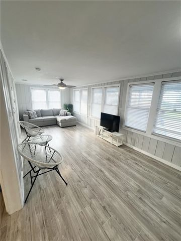 417 W Avenue A, Port Aransas, TX 78373
