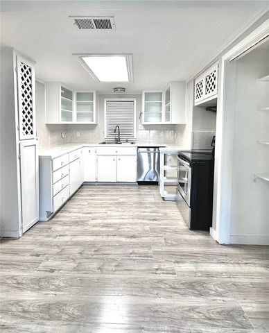417 W Avenue A, Port Aransas, TX 78373