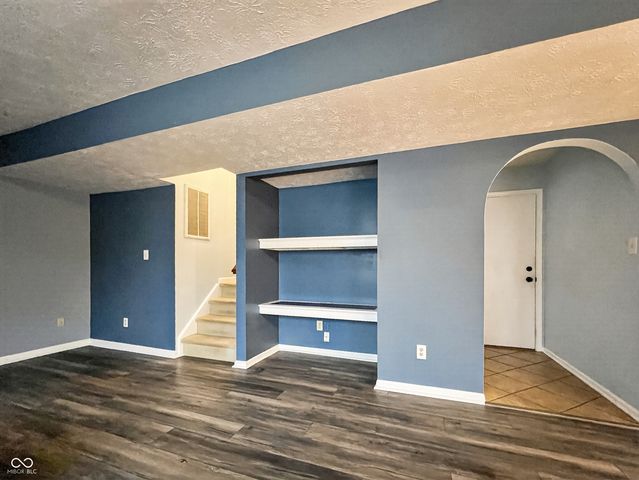 6743 Lexington Circle, Zionsville, IN 46077