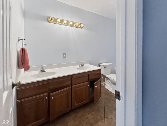 6743 Lexington Circle, Zionsville, IN 46077