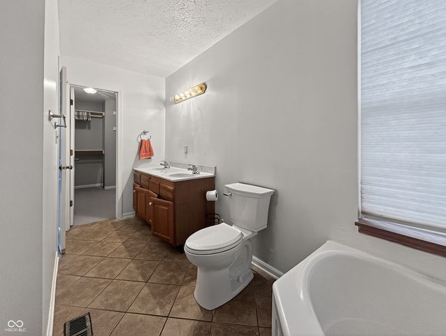 6743 Lexington Circle, Zionsville, IN 46077