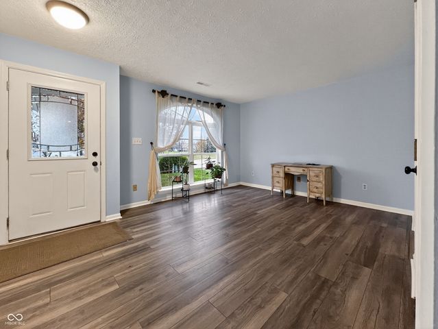 6743 Lexington Circle, Zionsville, IN 46077