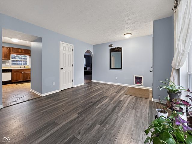 6743 Lexington Circle, Zionsville, IN 46077