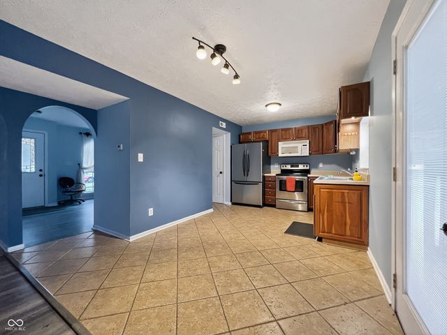 6743 Lexington Circle, Zionsville, IN 46077