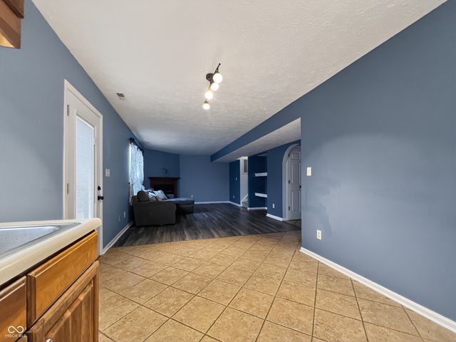 6743 Lexington Circle, Zionsville, IN 46077