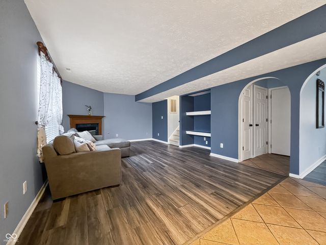 6743 Lexington Circle, Zionsville, IN 46077