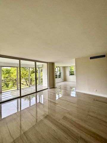 3960 Oaks Clubhouse Drive 401, Pompano Beach, FL 33069