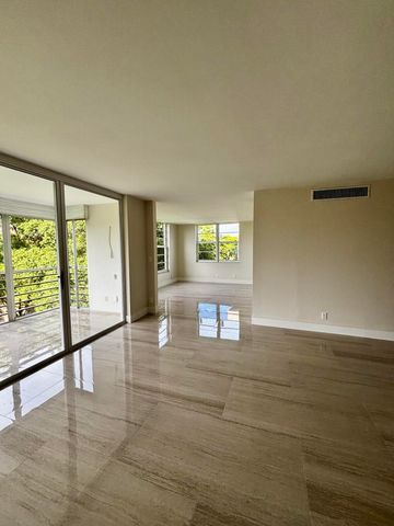 3960 Oaks Clubhouse Drive 401, Pompano Beach, FL 33069