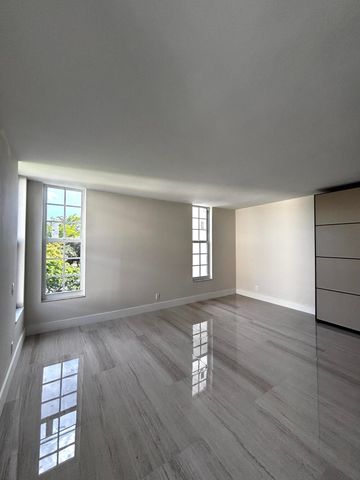 3960 Oaks Clubhouse Drive 401, Pompano Beach, FL 33069
