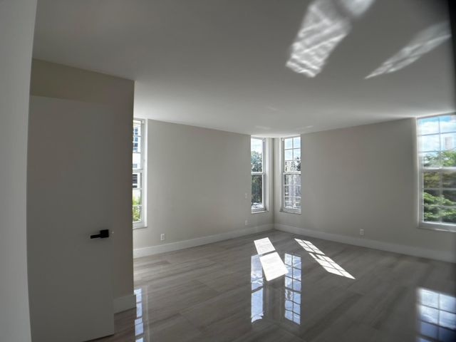 3960 Oaks Clubhouse Drive 401, Pompano Beach, FL 33069