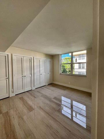 3960 Oaks Clubhouse Drive 401, Pompano Beach, FL 33069