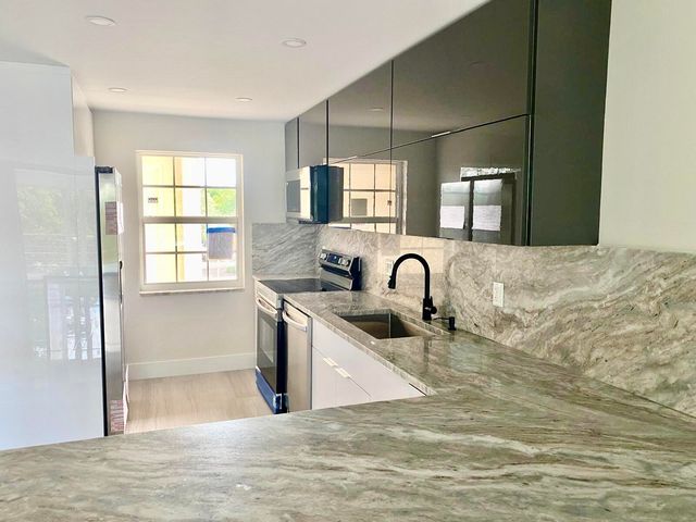 3960 Oaks Clubhouse Drive 401, Pompano Beach, FL 33069