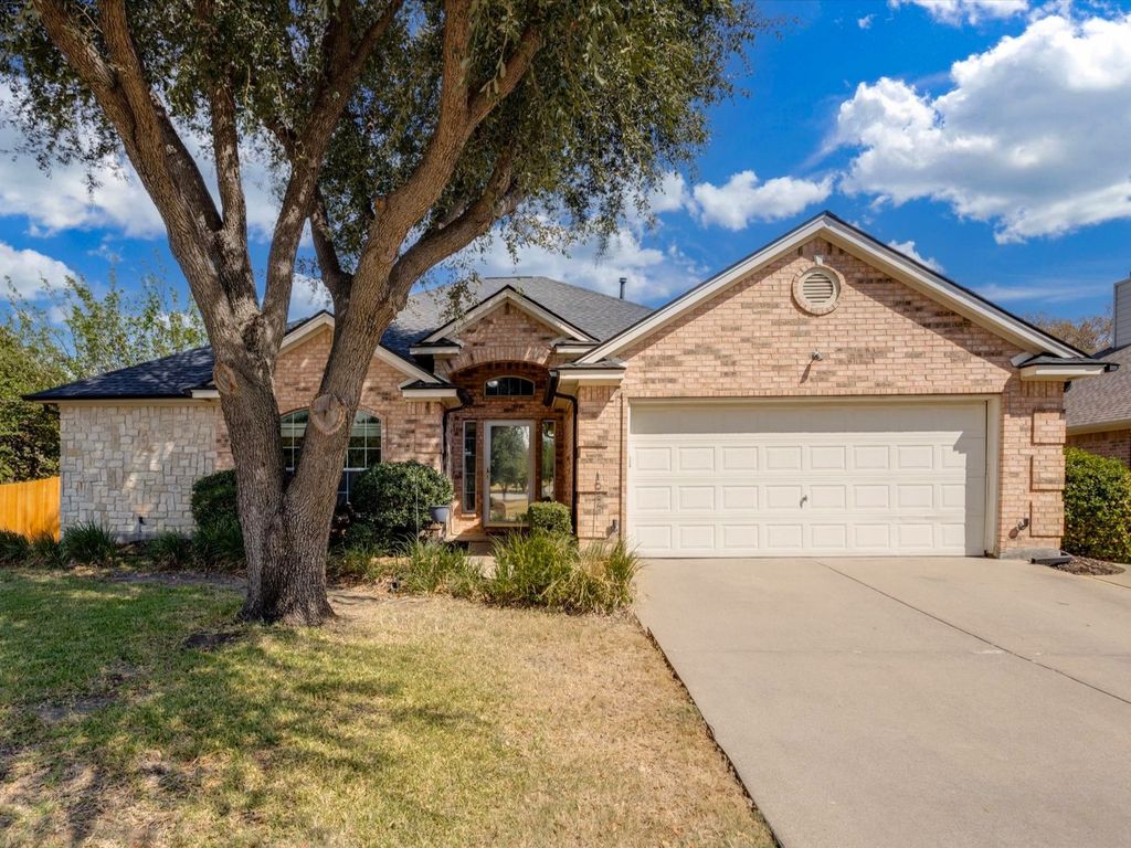 660 Chestnut Lane, Saginaw, TX 76179 — exterior