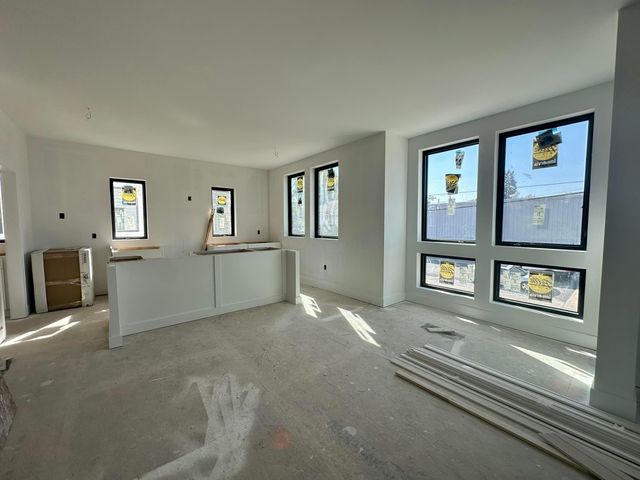 1095 W 3rd Avenue, Columbus, OH 43212