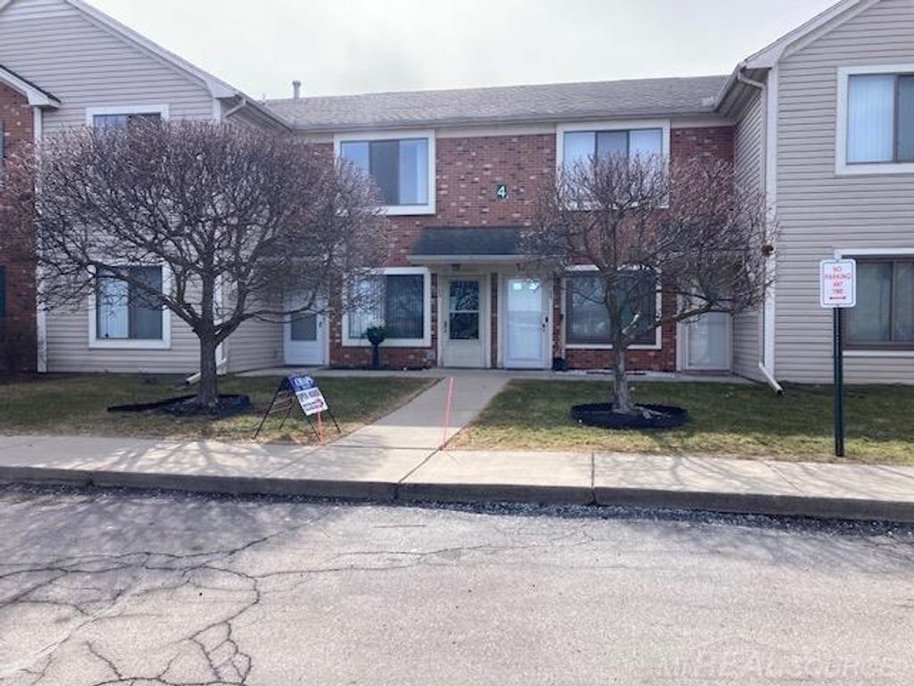 30783 Hidden Pines Lane, Roseville, MI 48066