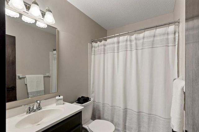 2009 E 122nd Street C16, Burnsville, MN 55337