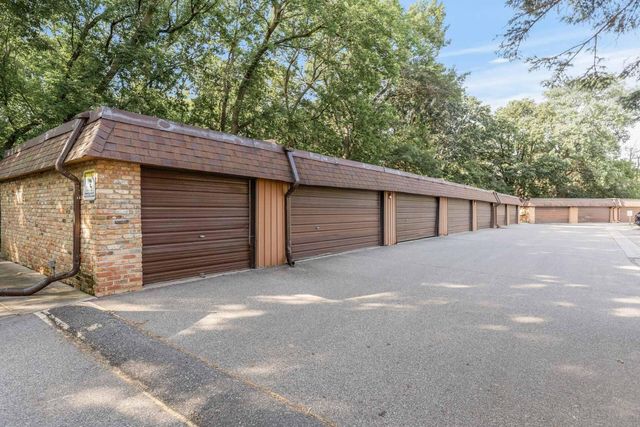 2009 E 122nd Street C16, Burnsville, MN 55337