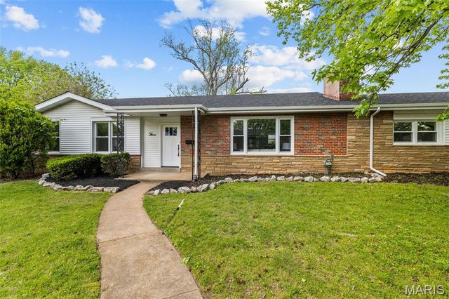 3 Nob Hill Lane, St Louis, MO 63130
