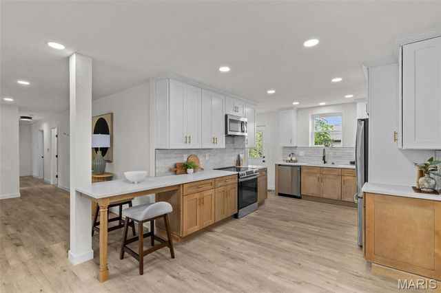 3 Nob Hill Lane, St Louis, MO 63130