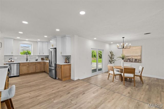 3 Nob Hill Lane, St Louis, MO 63130