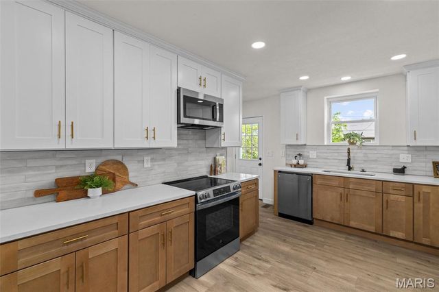 3 Nob Hill Lane, St Louis, MO 63130