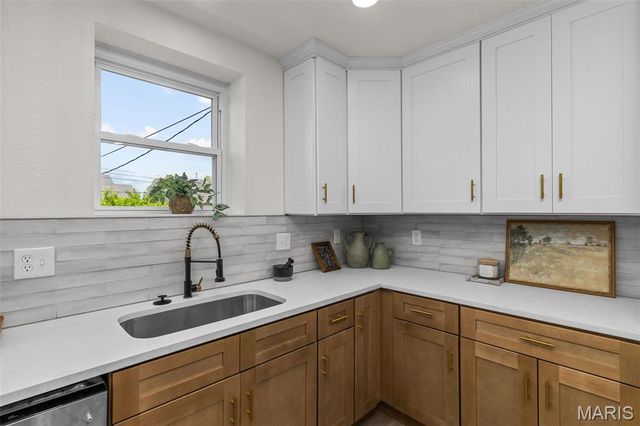 3 Nob Hill Lane, St Louis, MO 63130