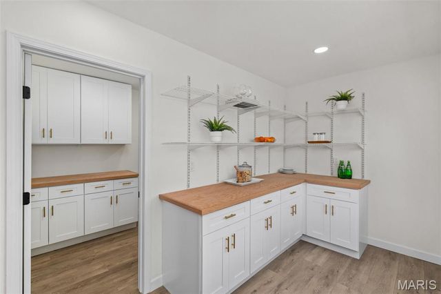 3 Nob Hill Lane, St Louis, MO 63130