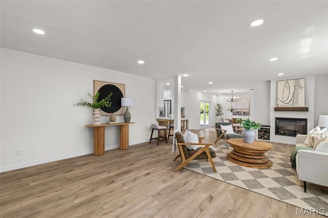 3 Nob Hill Lane, St Louis, MO 63130