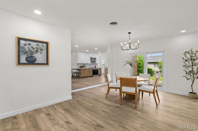 3 Nob Hill Lane, St Louis, MO 63130