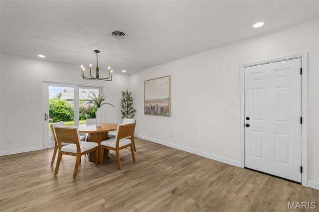 3 Nob Hill Lane, St Louis, MO 63130
