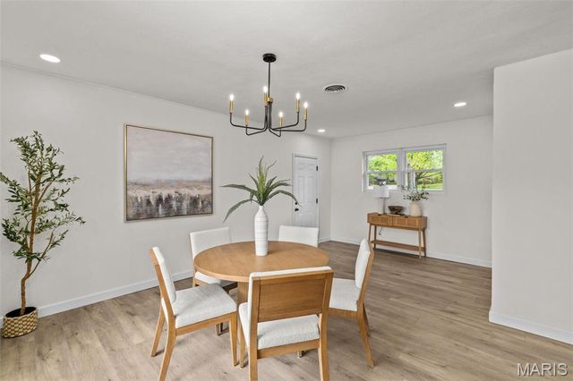 3 Nob Hill Lane, St Louis, MO 63130