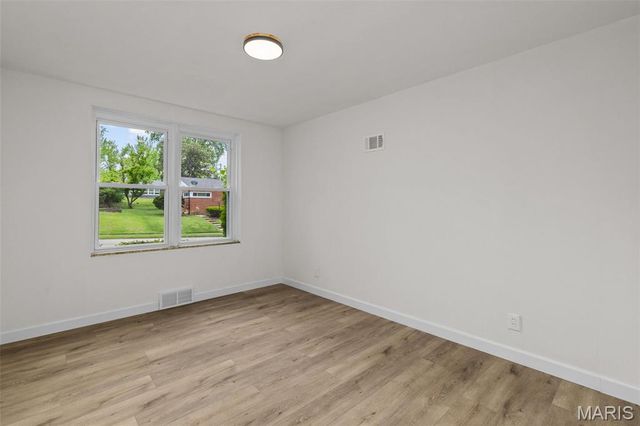 3 Nob Hill Lane, St Louis, MO 63130