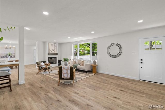 3 Nob Hill Lane, St Louis, MO 63130