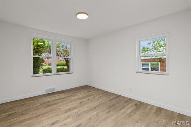 3 Nob Hill Lane, St Louis, MO 63130