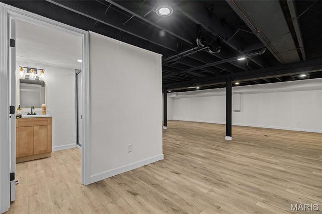 3 Nob Hill Lane, St Louis, MO 63130