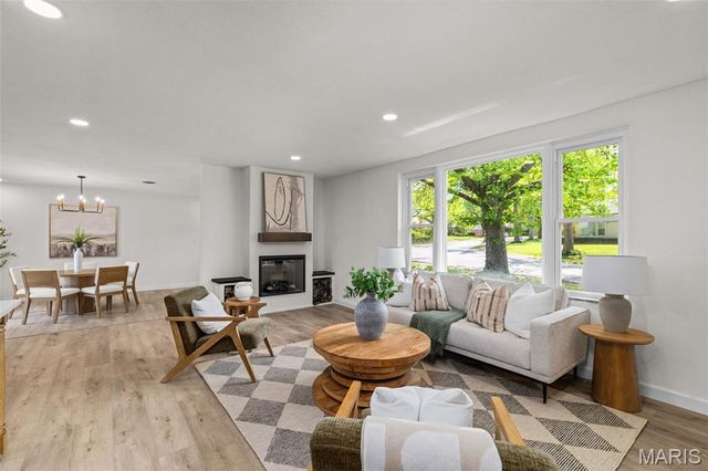 3 Nob Hill Lane, St Louis, MO 63130