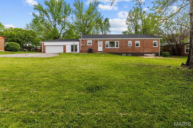 3 Nob Hill Lane, St Louis, MO 63130