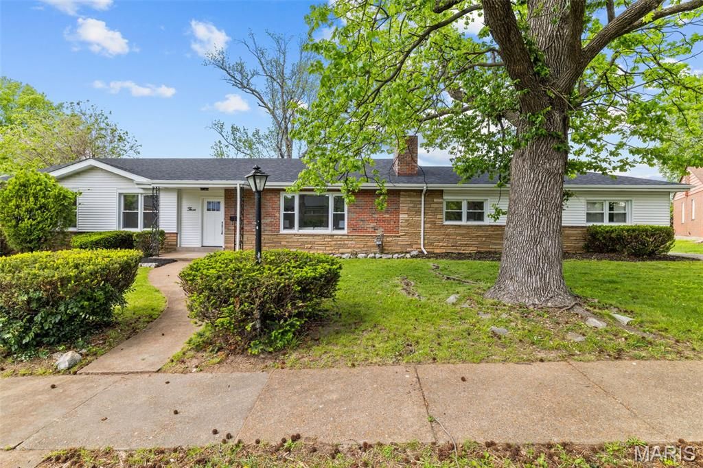 3 Nob Hill Lane, St Louis, MO 63130