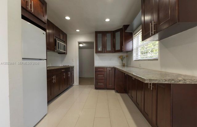 5771 SW 38th Ct, Davie, FL 33314