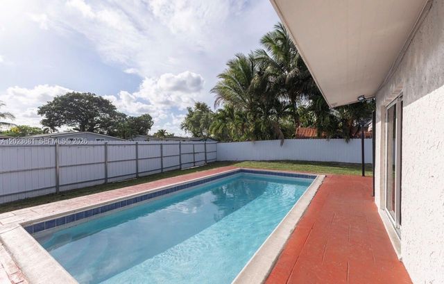 5771 SW 38th Ct, Davie, FL 33314