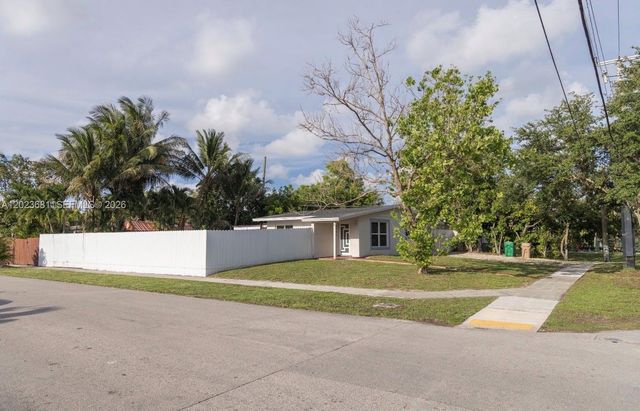 5771 SW 38th Ct, Davie, FL 33314