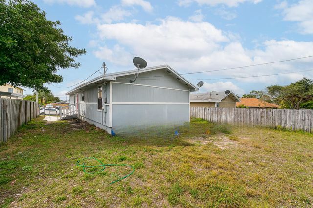 1488 W 31st Street, Riviera Beach, FL 33404