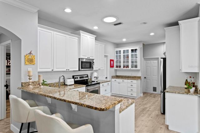 10111 KINGSBRIDGE AVENUE, Tampa, FL 33626