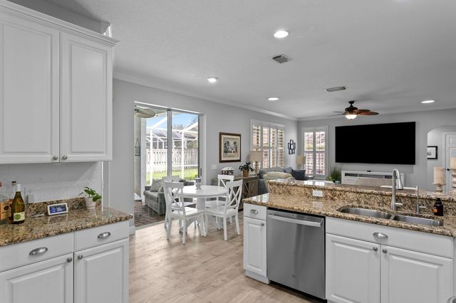 10111 KINGSBRIDGE AVENUE, Tampa, FL 33626