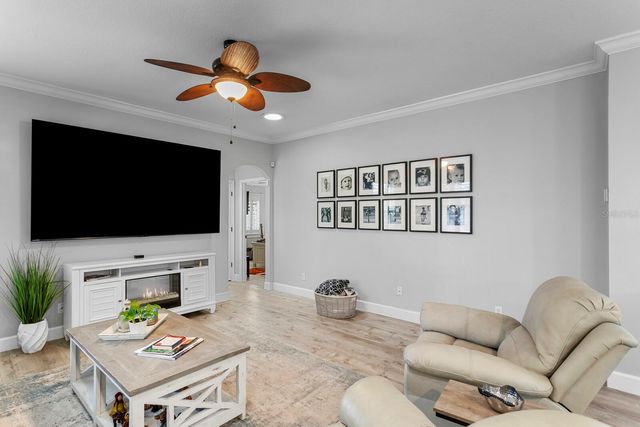 10111 KINGSBRIDGE AVENUE, Tampa, FL 33626